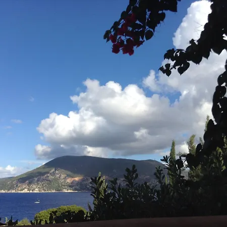 Emelisse Nature Hotell