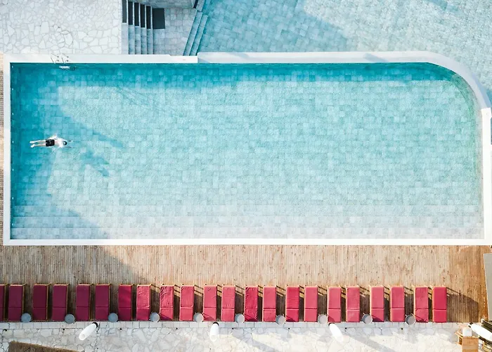 Emelisse Nature Hotel